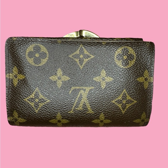 LOUIE VUITTON Vintage Monogram Kiss Lock Wallet. - Picture 3 of 9